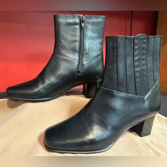 Clark’s Black Leather Side Zip Ankle Booties Women’s Size 7M - Picture 1 of 11